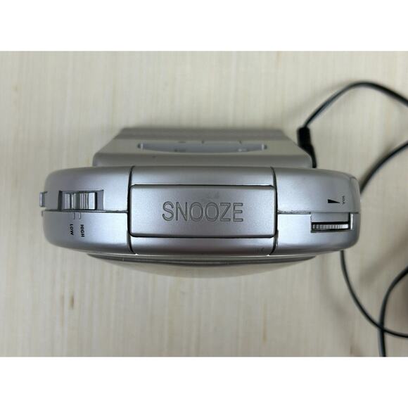 Sonic Alert Analog Alarm Clock with Bed Vibrator‎ Sonic Boom LED WORKING - Picture 3 of 11